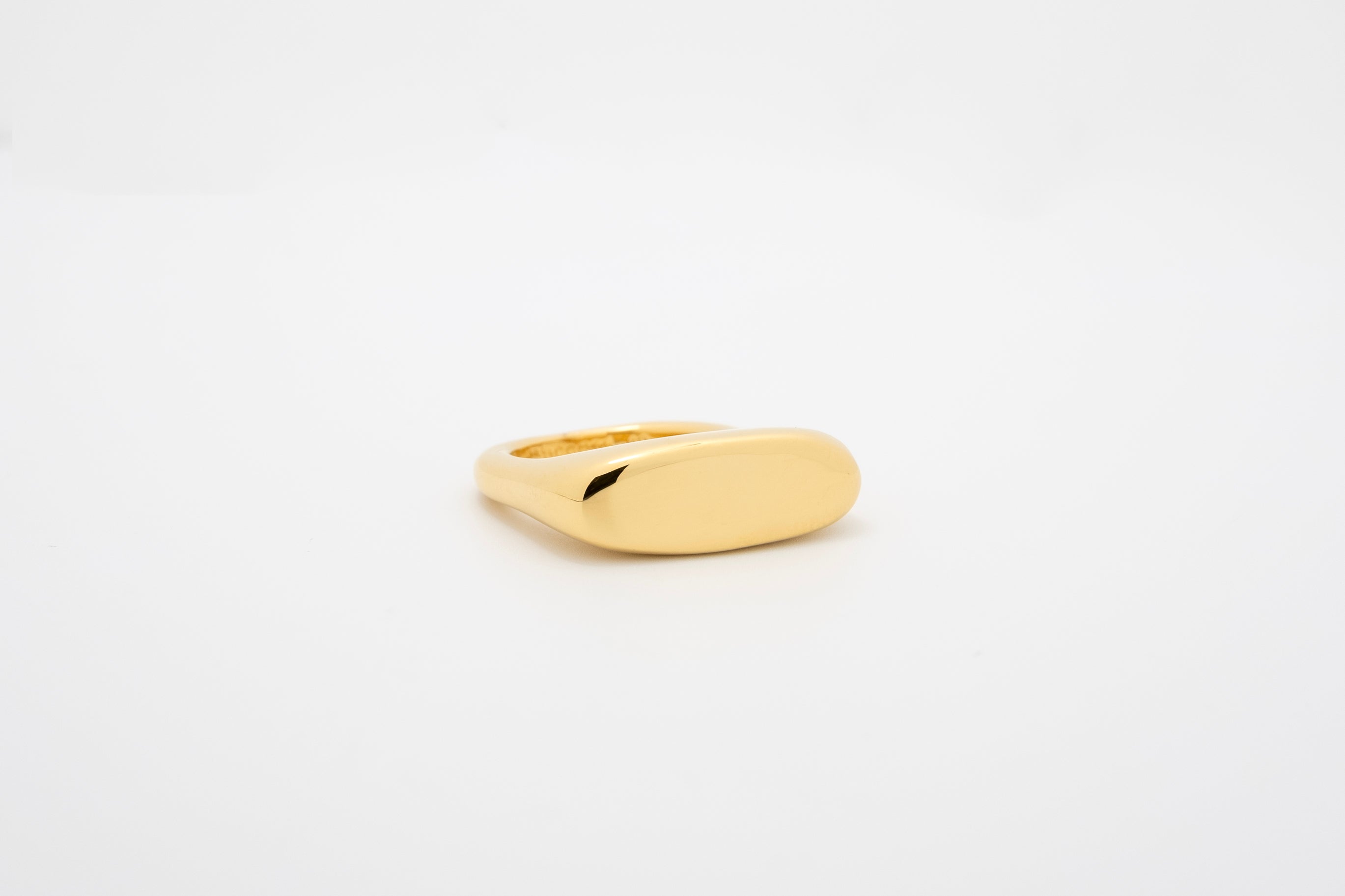 Golden Horizon: Sleek Signet Ring