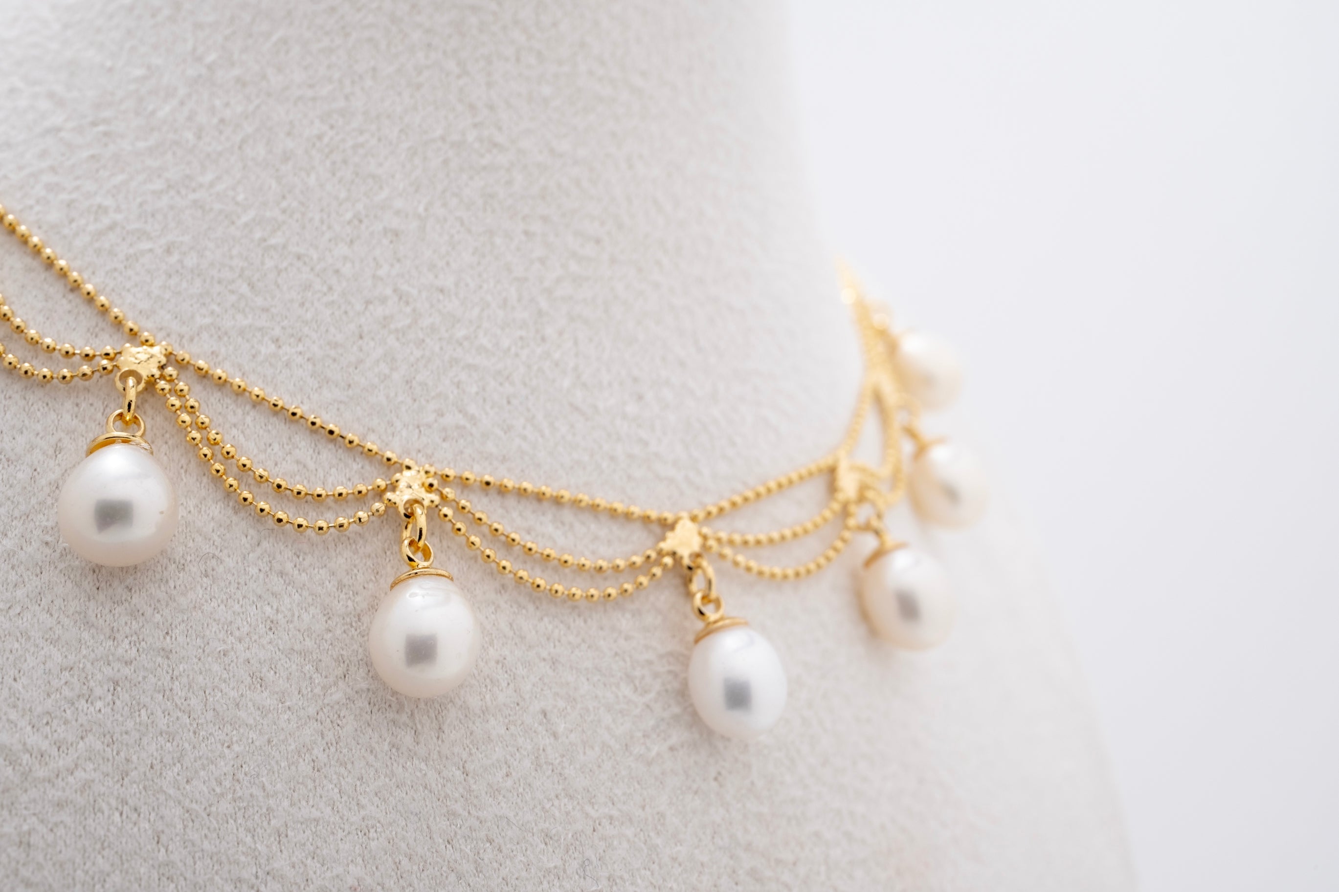 Lace teardrop pearl necklace